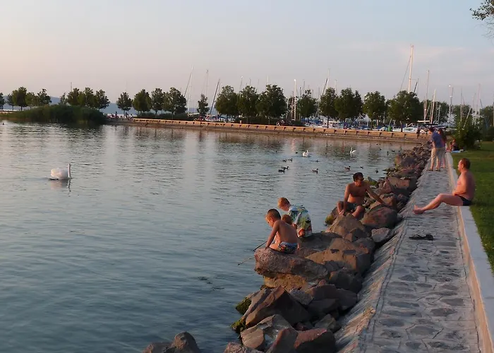 Marina Apartman דירה Balatonszárszó